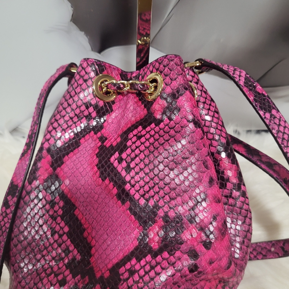 NWOT Michael Kors Mini Frankie Drws Crossbody Bag Embossed Leather Raspberry - Picture 2 of 7